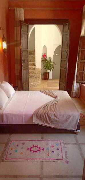 Deluxe Triple Room (Itto) | Premium bedding, down comforters, pillowtop beds, individually furnished - Riad Safia (Marrakech)