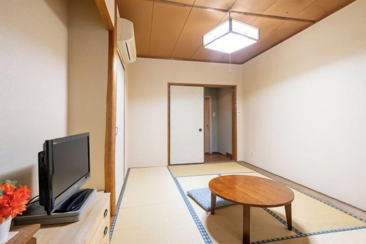 Japanese Style Room with Shared Bathroom - Smoking