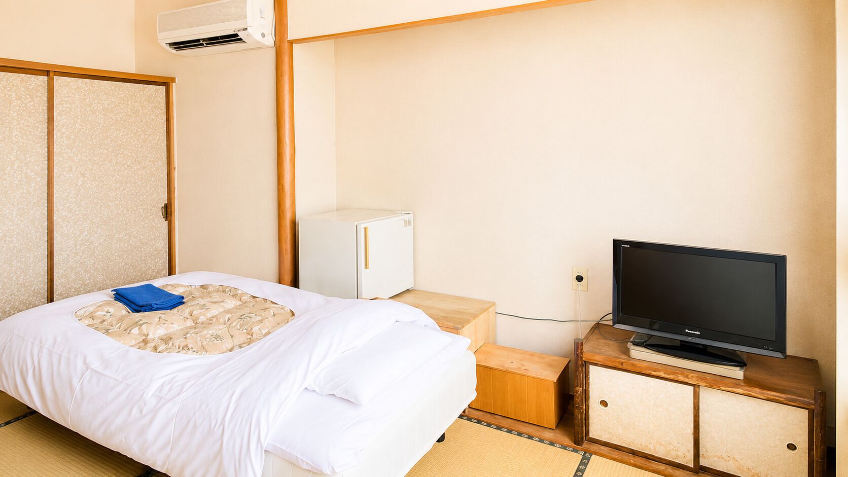 Escrivaninha, Wi-Fi de cortesia, roupa de cama