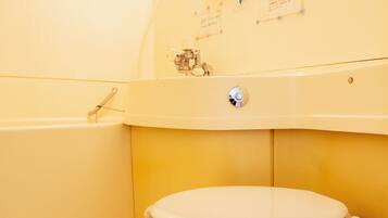 Twin Room, Non Smoking | Bathroom | Bathtub, hair dryer, towels