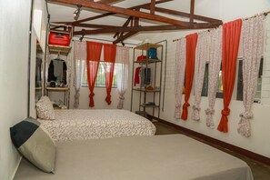 Classic Quadruple Room | Iron/ironing board, free WiFi, bed sheets, wheelchair access - YAKU eco house (La Banda de Shilcayo)