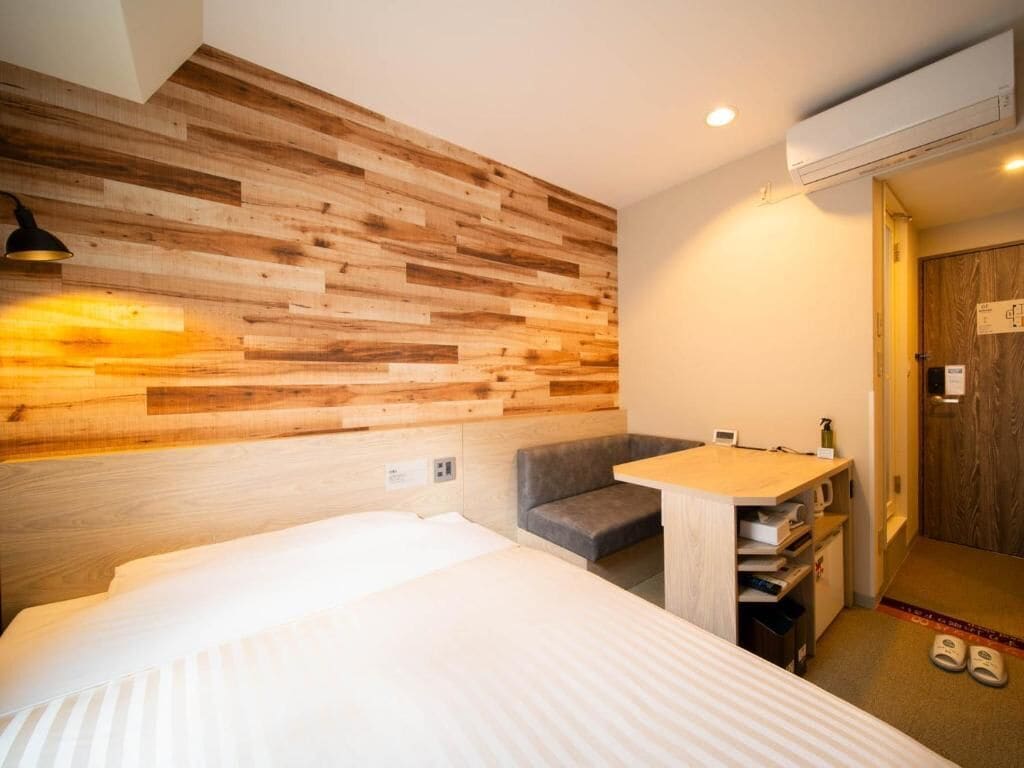 1 bedroom, desk, soundproofing, free wifi