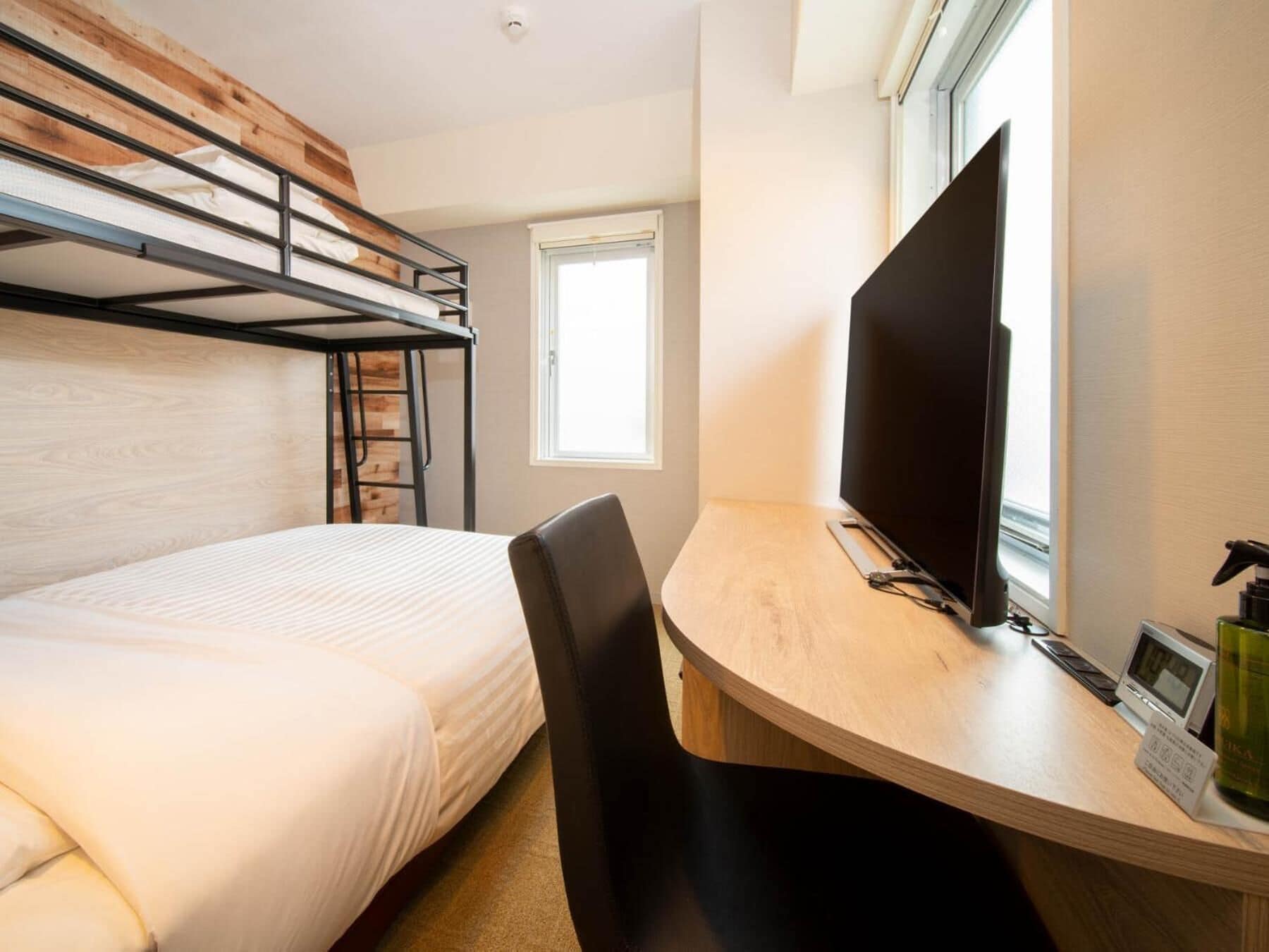 1 bedroom, desk, soundproofing, free wifi