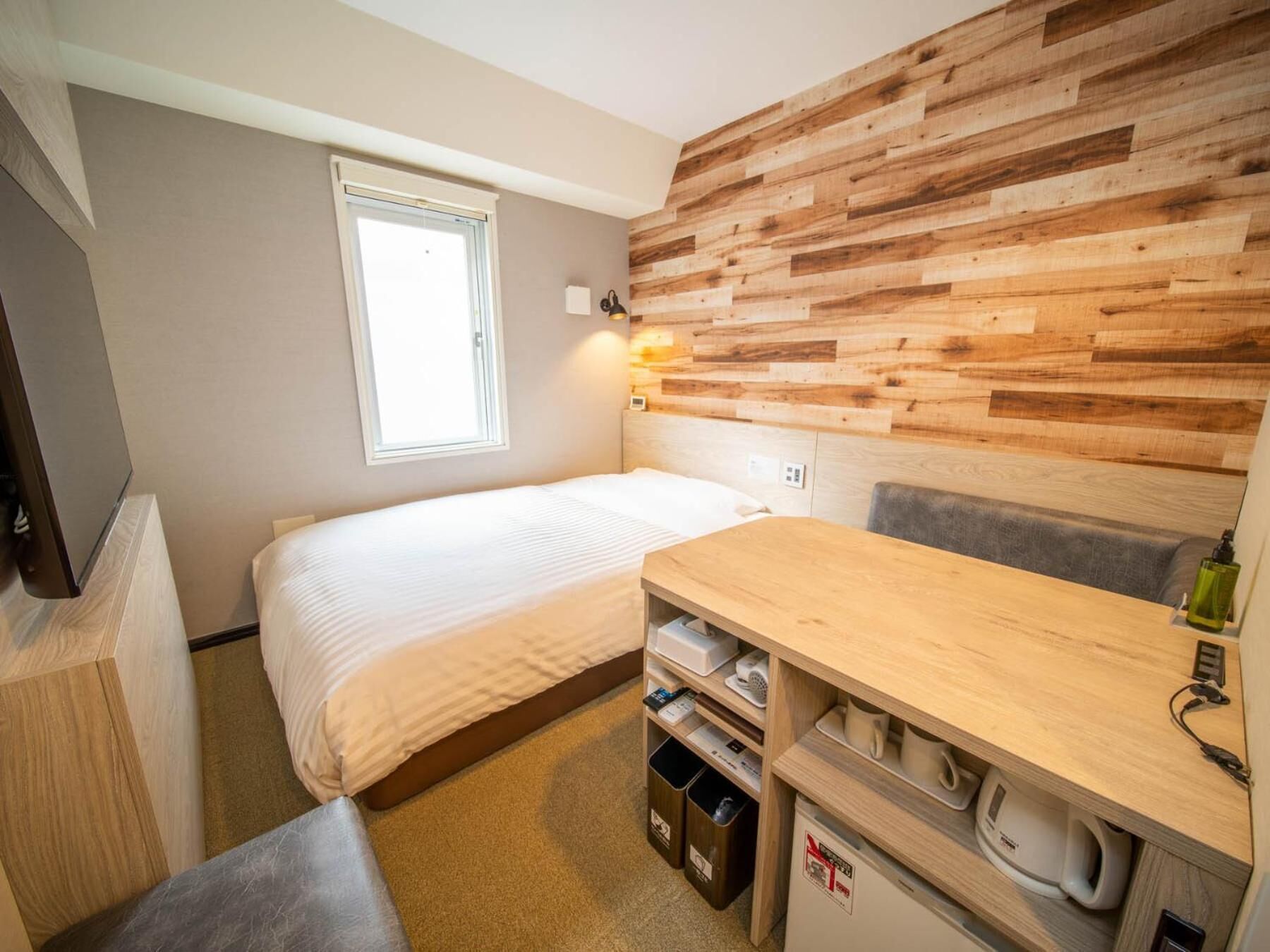 1 bedroom, desk, soundproofing, free wifi