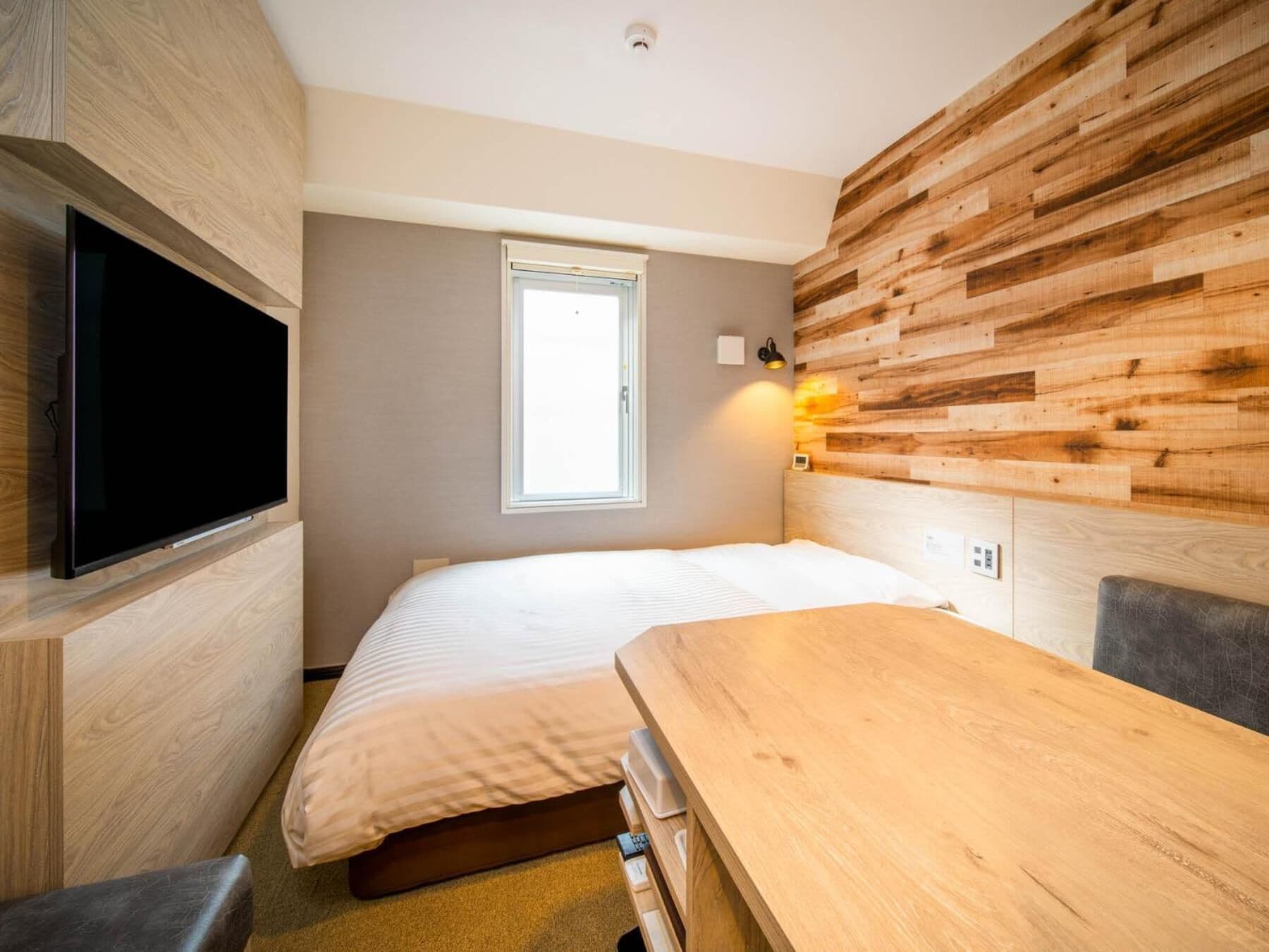 1 bedroom, desk, soundproofing, free wifi