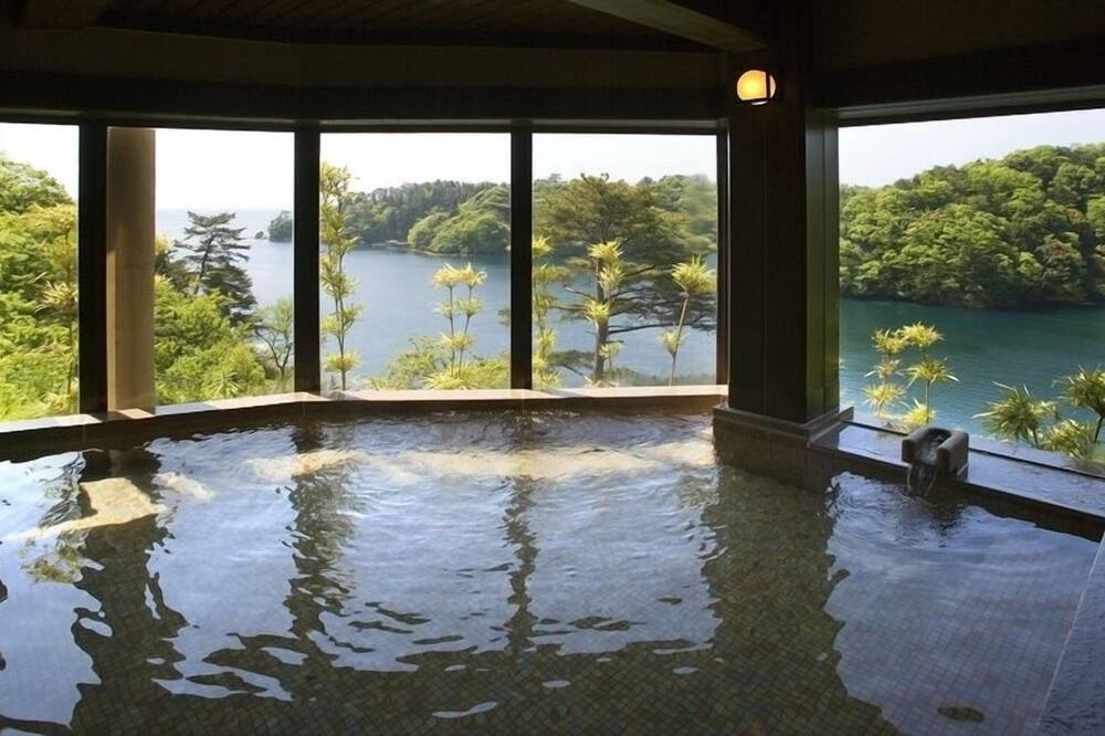 洞窟風呂の宿 百楽荘