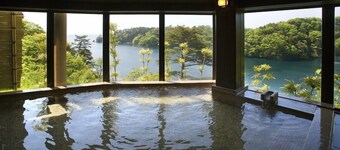 Dokutsuburo no Yado Hyakurakuso