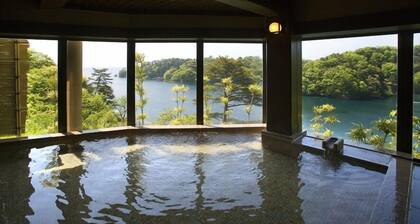 Dokutsuburo no Yado Hyakurakuso