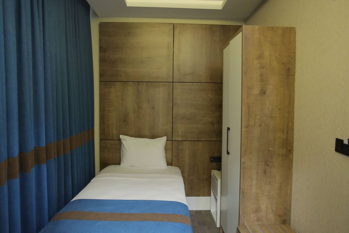 Comfort Single Room, 1 Double Bed | 1 bedroom, desk, soundproofing, iron/ironing board (on request)