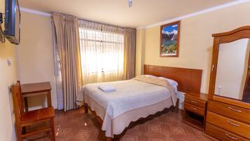 Comfort Room, 1 Large Twin Bed (Deluxe Tamia) | Laptop workspace, free WiFi, bed sheets