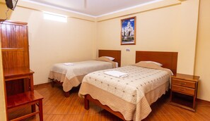 Comfort Double Room (Tamia) | Laptop workspace, free WiFi, bed sheets - Hotel Tamia (Huaraz)