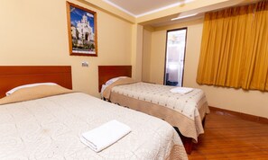 Family Triple Room (Premium Tamia) | Laptop workspace, free WiFi, bed sheets - Hotel Tamia (Huaraz)