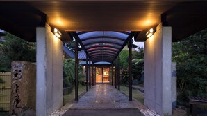 Property grounds - Ryotei Saigetsuan (Hirado)