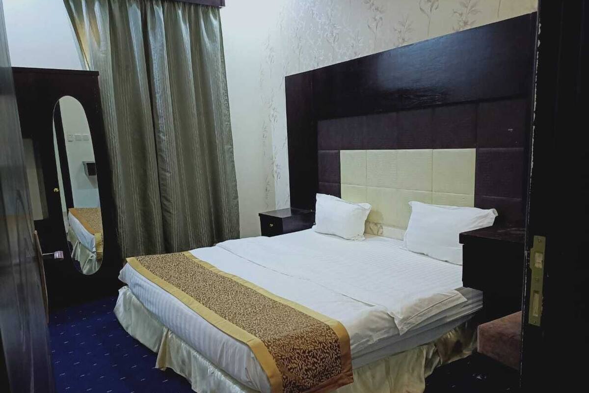 Blackout curtains, soundproofing, free WiFi, bed sheets