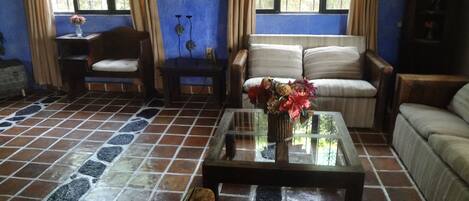 TV, DVD-spiller, fotballspill og stereoanlegg