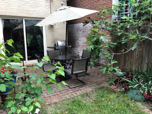Outdoor dining - Historic Capitol Hill Rowhouse (Washington)