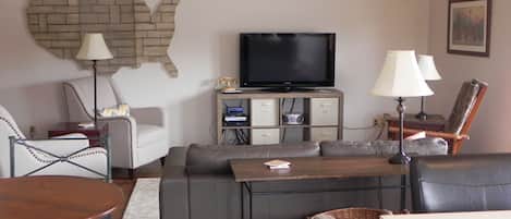 テレビ、DVD プレーヤー、ステレオ