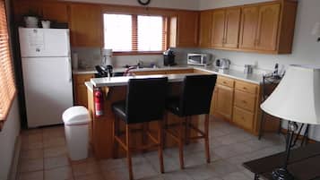 冰箱、微波炉、烤箱、炉灶