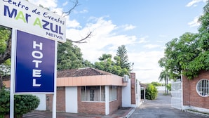 A hotel named Mar Azul with a sign indicating Centro de Eventos. - Ayenda Mar Azul Neiva (Neiva)