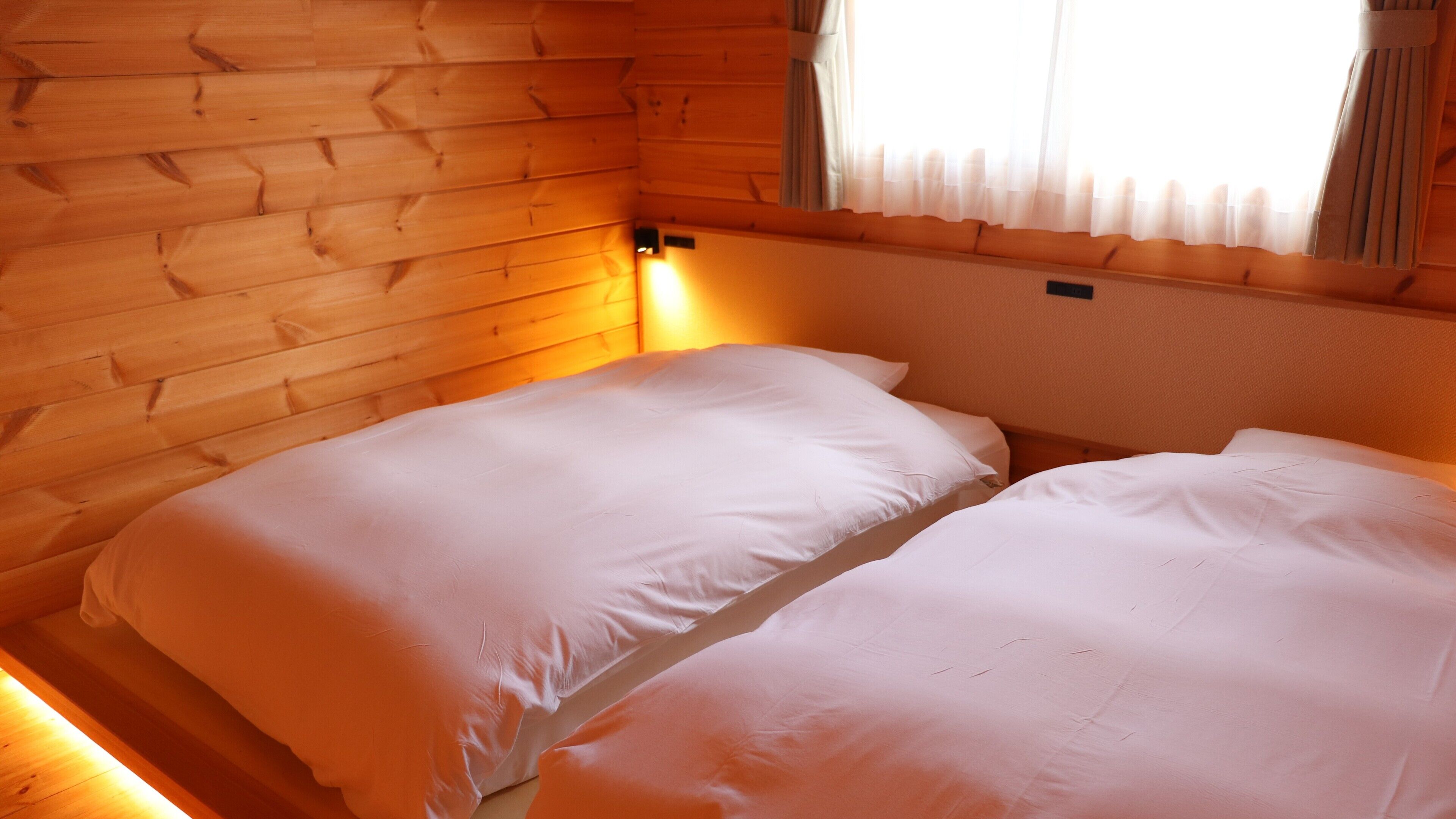 In-room safe, WiFi (free)