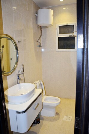 Articles de toilette gratuits, chaussons, serviettes fournies