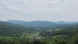 View from room - Highlander's View Bed and Breakfast (Bovina Center)