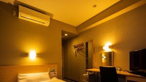 A hotel room with a bed, desk, chair, and a TV. - Super Hotel Yokkaichi Ekimae (Yokkaichi)