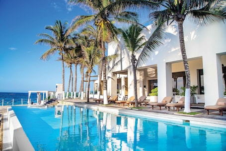 11 outdoor pools, pool umbrellas, sun loungers