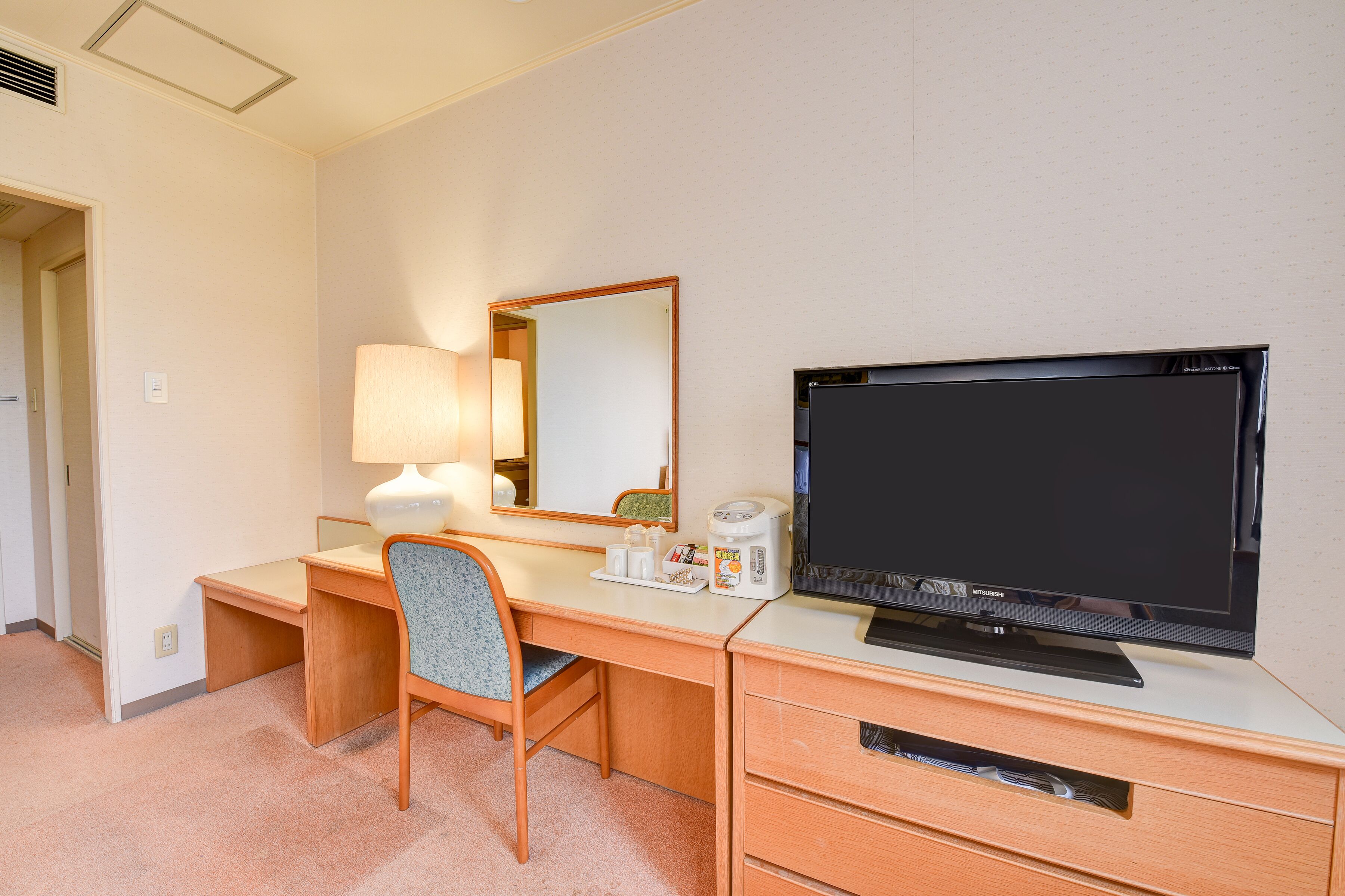 wide twin room, non smoking | room amenity