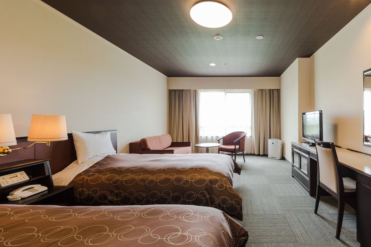 Standard Twin Room, Non Smoking | In-room safe, desk, soundproofing, free WiFi