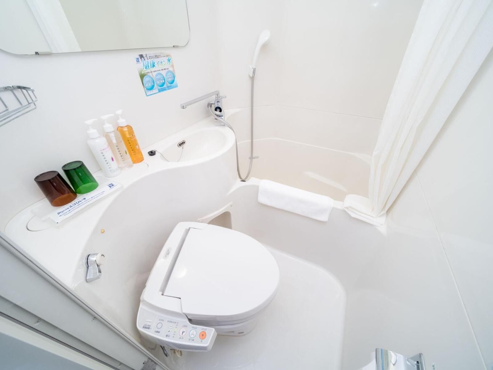 combined shower/bathtub, free toiletries, hair dryer, slippers