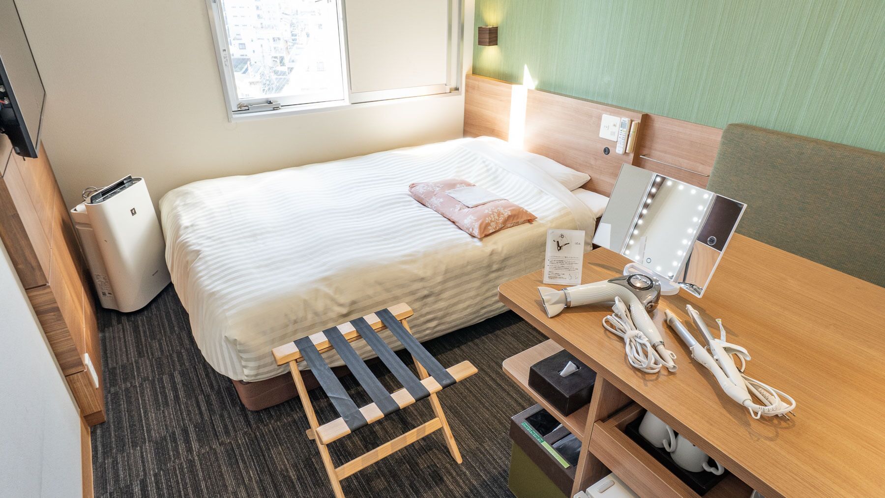 Iron/ironing board, free WiFi, bed sheets