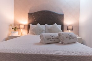 Basic Double Room, 1 Queen Bed