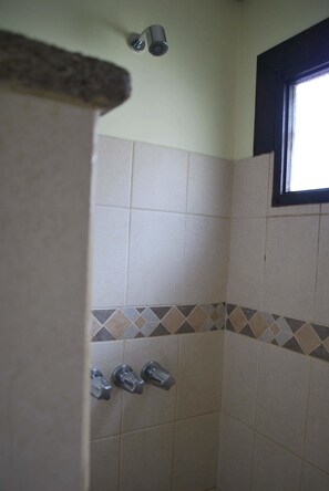 Dusche, Handtücher, Seife, Shampoo
