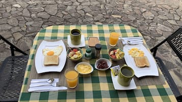 Free daily continental breakfast