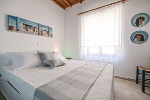 2 dormitoris, planxa i posts de planxar i un bressol de viatge 