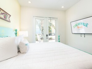 3 bedrooms, iron/ironing board, internet, bed sheets