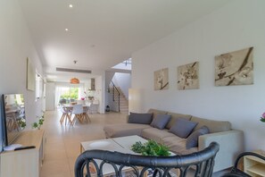 TV, DVD player - Brisa de Mar II, Villa 5StarsHome Mallorca (Alcúdia)