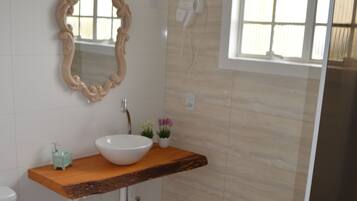 Quadruple Room | Bathroom amenities | Shower, towels, toilet paper