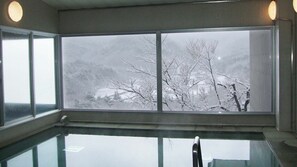 Pool - Tsuguro Kogenso (Maniwa)