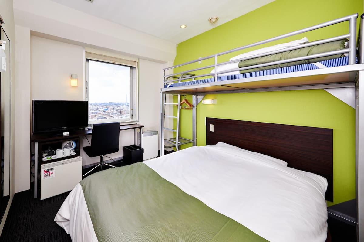 Desk, laptop workspace, free WiFi, bed sheets