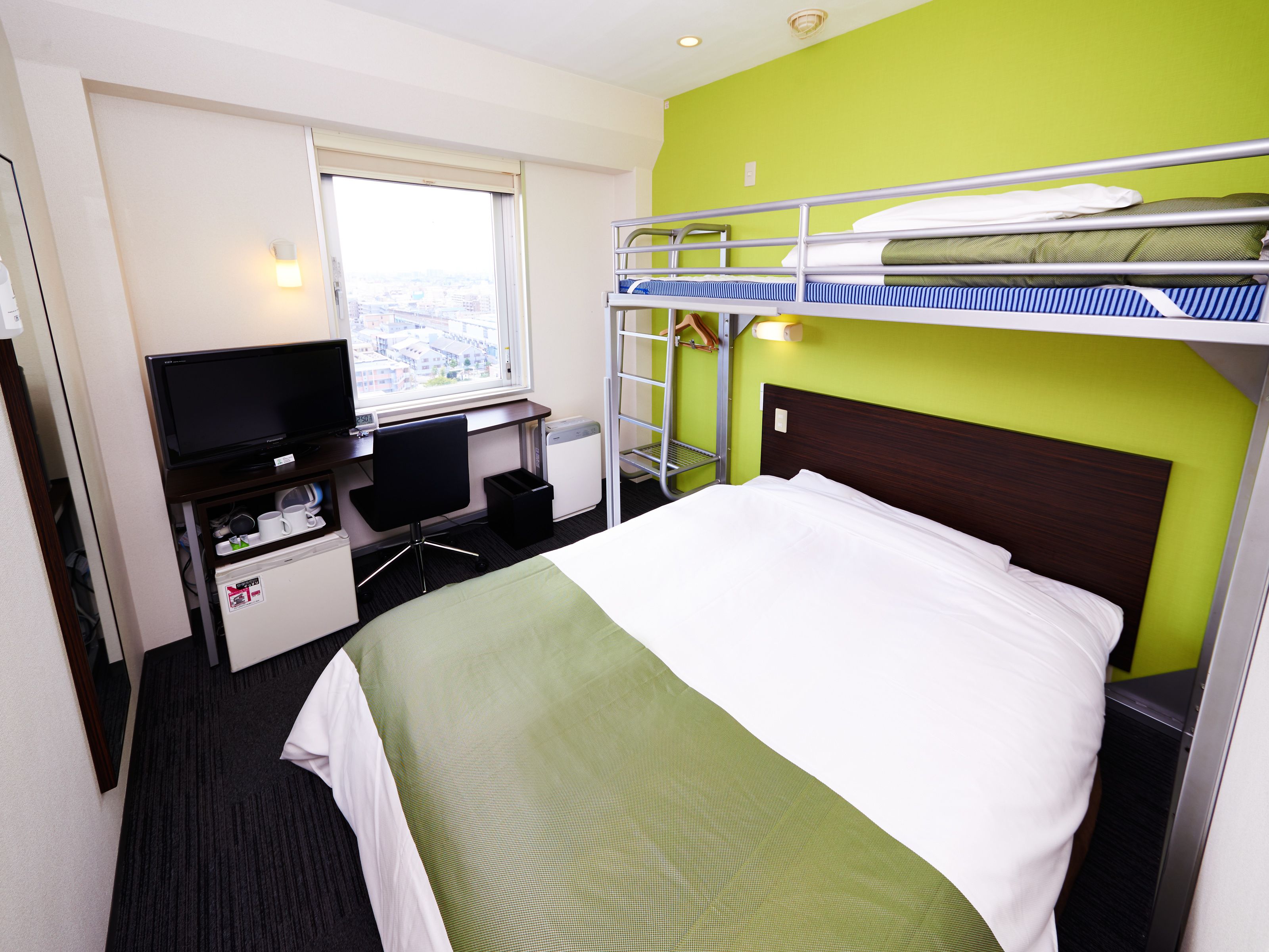 desk, laptop workspace, free wifi, bed sheets