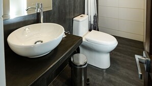 Superior Double Room, Multiple Beds | Bathroom - Rue 400 - Hostal Boutique (Arequipa)