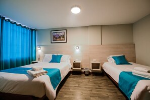 Superior-Doppelzimmer, Mehrere Betten | Zimmersafe, Verdunkelungsvorhänge, kostenloses WLAN, Bettwäsche
