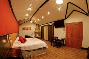 特級小屋, 熱水浴缸, 山景 | 羽絨被、房內夾萬、獨特設計、遮光窗簾/窗簾