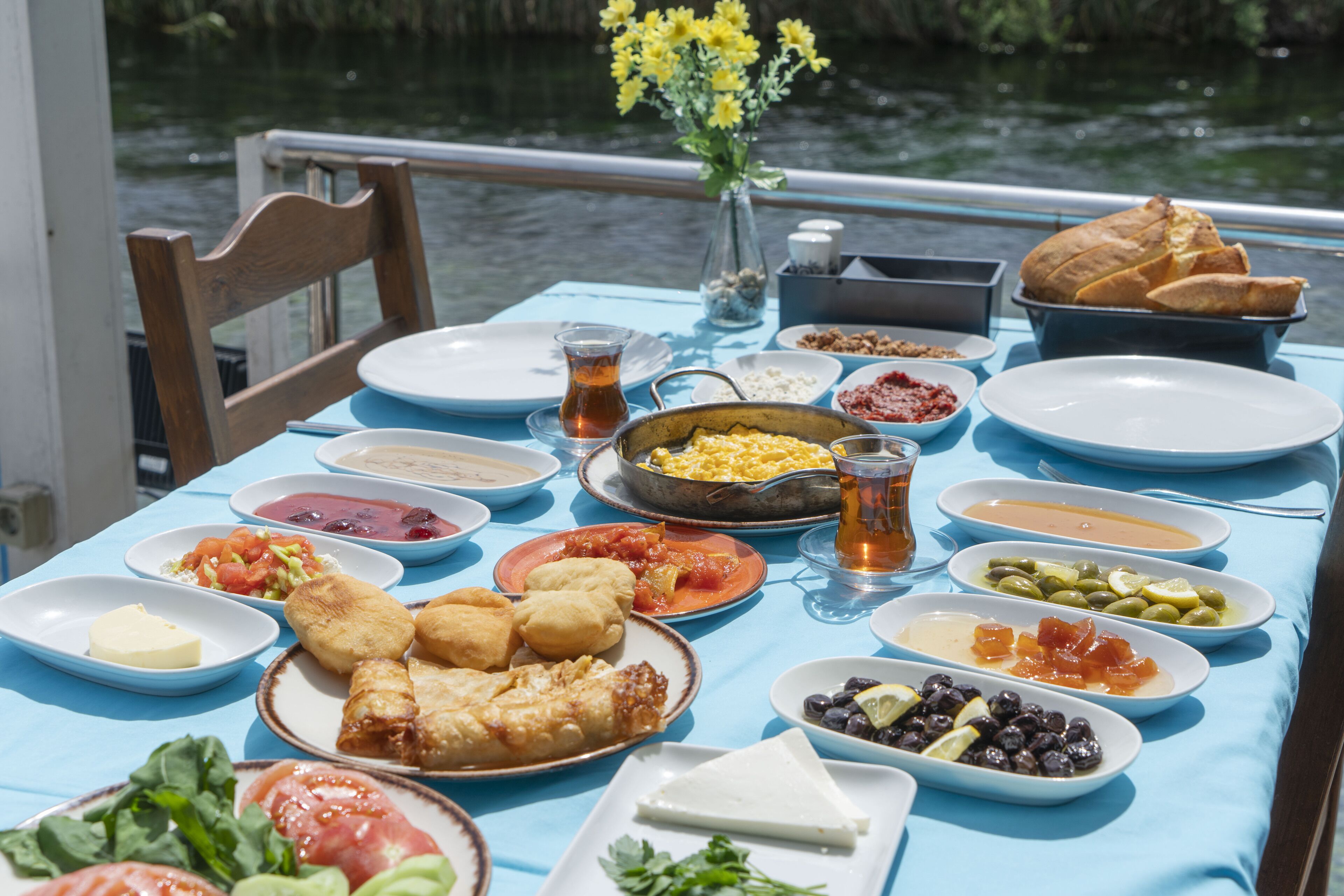 daily cooked-to-order breakfast (eur 20 per person)