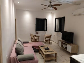 TV - ''LIOTRIVI''  (Λιοτρίβι) a traditional house in north Zakynthos (Korithi)