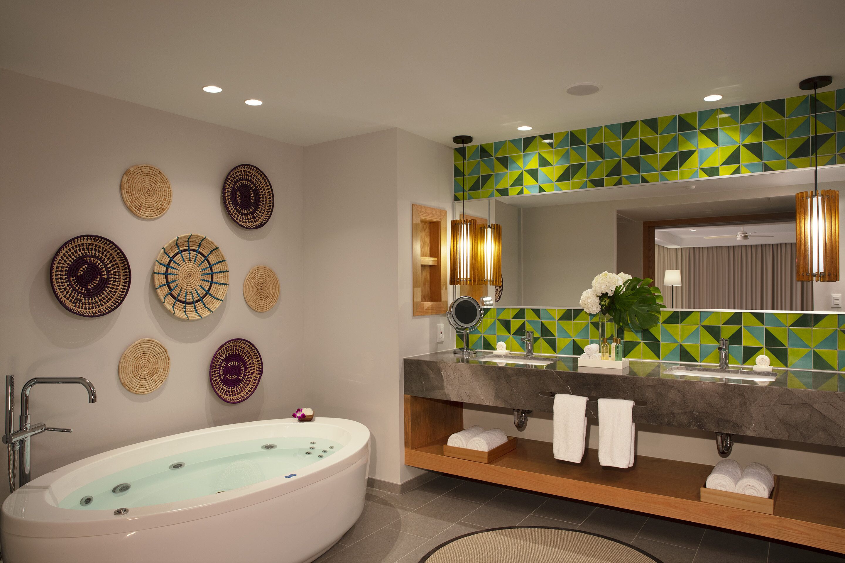 shower, free toiletries, hair dryer, slippers