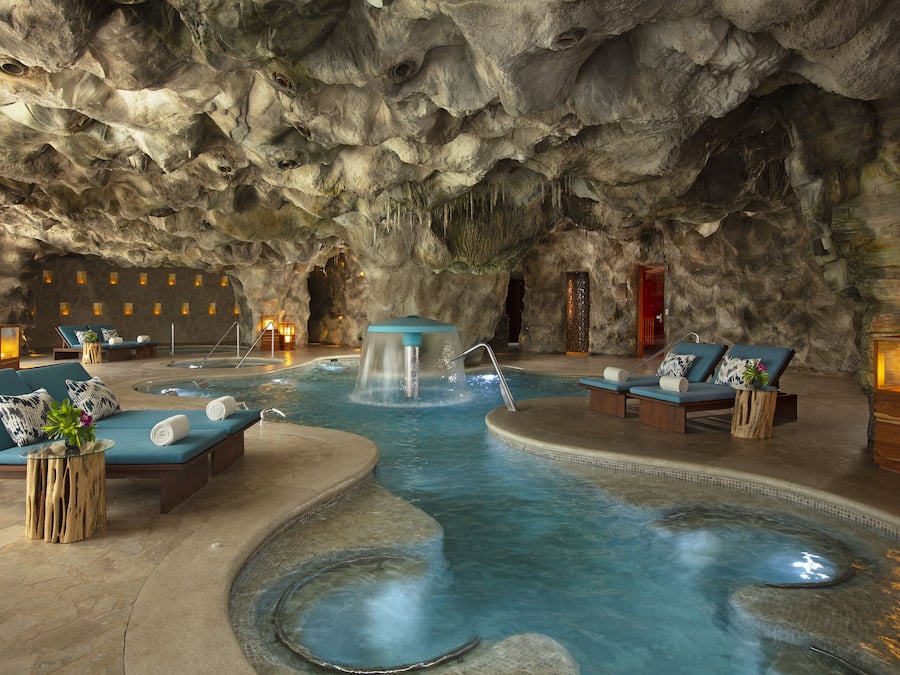 Salas para tratamentos a dois, sauna seca, banheira de hidromassagem