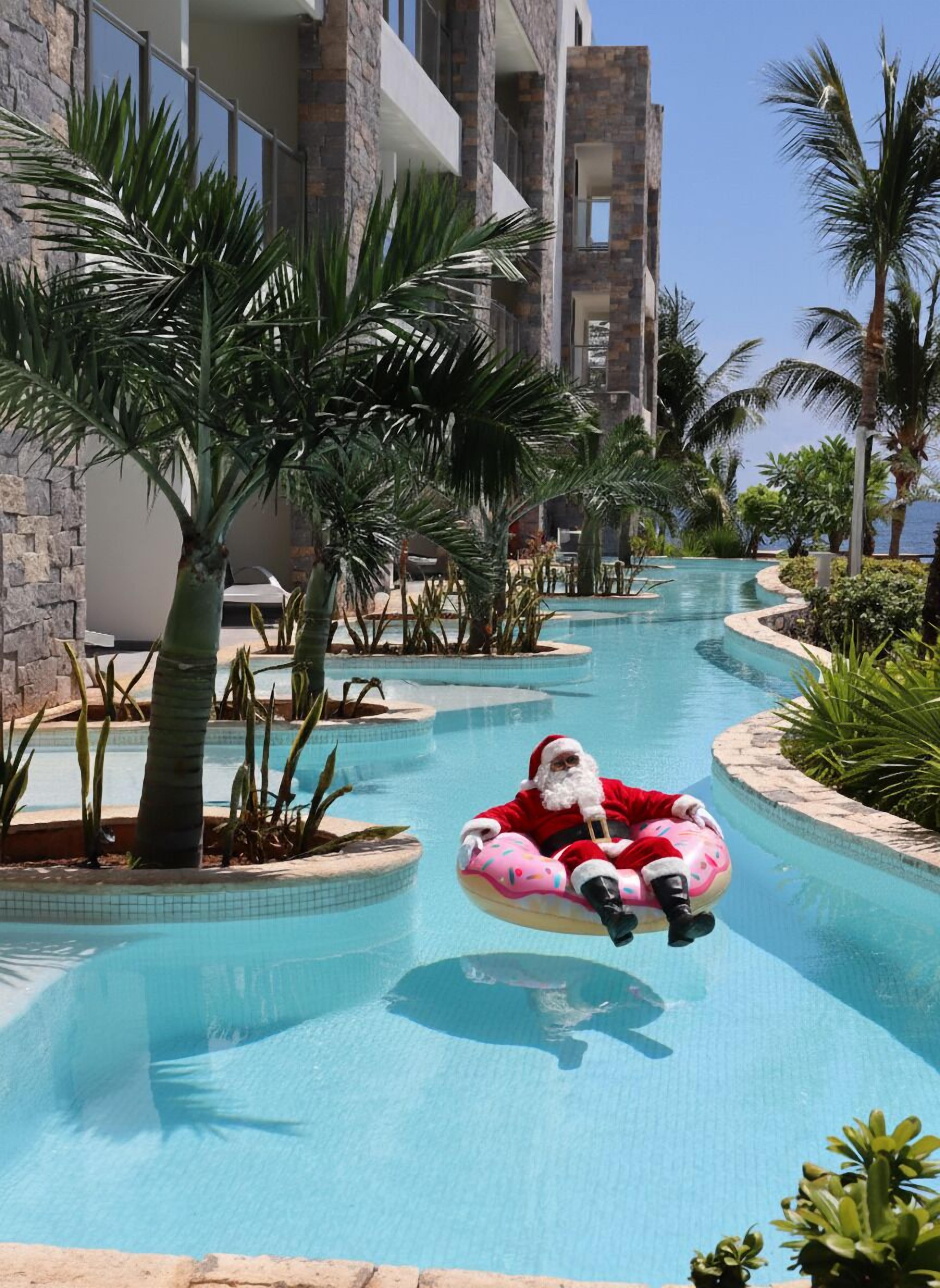 4 個室外泳池；08:00 至 21:00 開放；小屋 (收費)、泳池傘